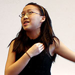 Gaojoua Thao reciting poetry